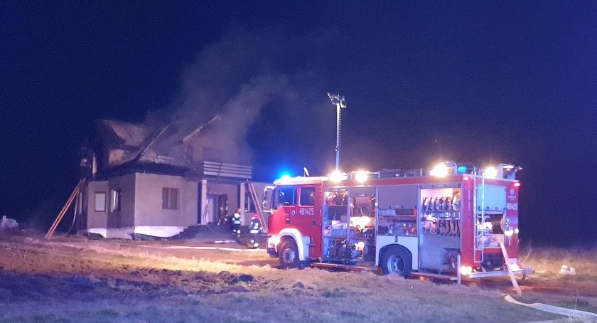 Trudna akcja skarżyskich strażaków. Groźny pożar na terenie gminy Łączna