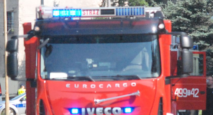 Mercedes w ogniu. Pożar na ul. Jasnej w Suchedniowie