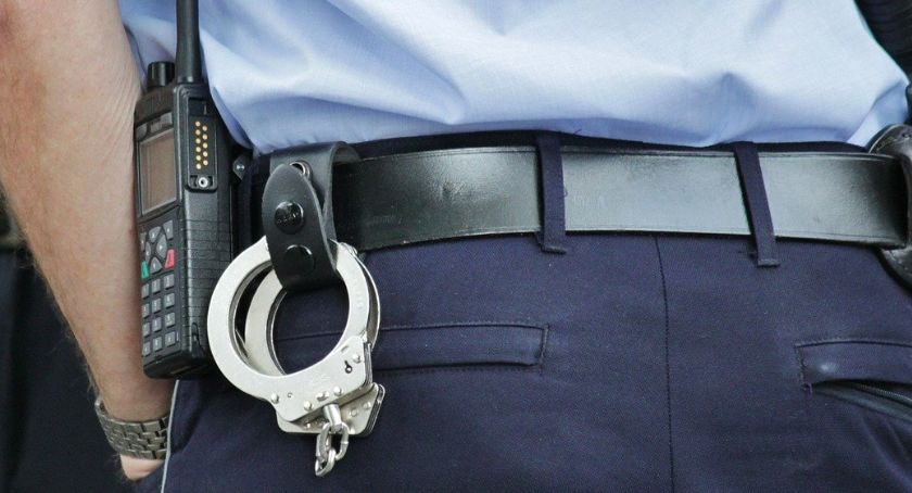Ile zarabiają policjanci? Dużo czy mało?