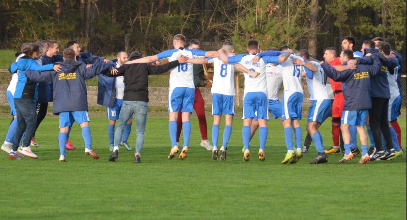 IV liga. Wicelider z Suchedniowa nie zwalnia tempa 