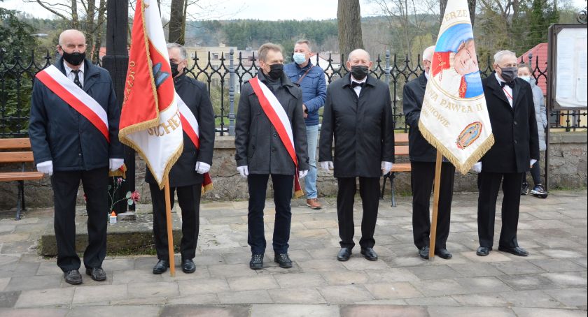Suchedniów. Skromne obchody 230. rocznicy uchwalenia Konstytucji 3 Maja połączone ze Świętem Rzemiosła i Przedsiębiorczości.