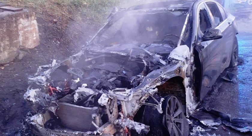  Niemieckie auto w płomieniach. Co stało się na ul. Niepodległości? 
