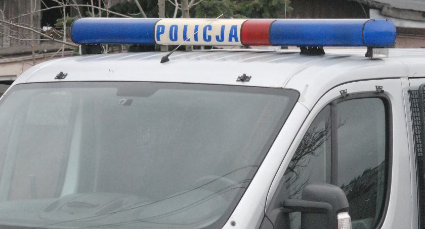 W poniedziałkową noc. Zderzenie z uliczną latarnią