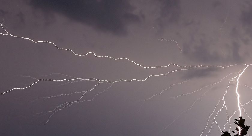 Pilne! Burze z gradem nadciągają nad powiat skarżyski