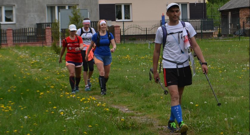 Ponad 150 piechurów wędruje na trasie V edycji Skarżyskiego Maratonu Pieszego 