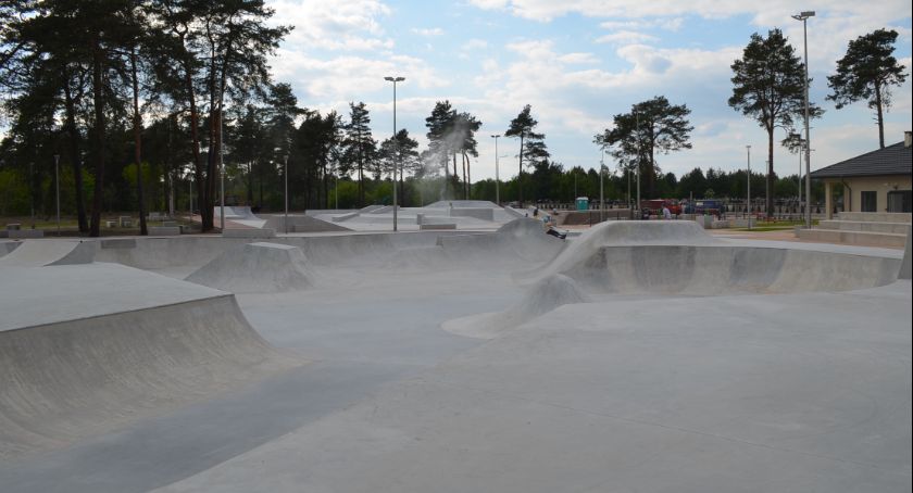 Skarżysko. Otwarcie Skateparku coraz bliżej. Obiekt robi wrażenie (zdjęcia)