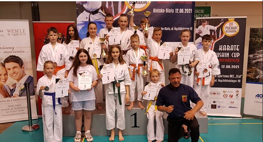 Karatecy SKSW Skarżysko wrócili z Pucharu Beskidów z medalami 