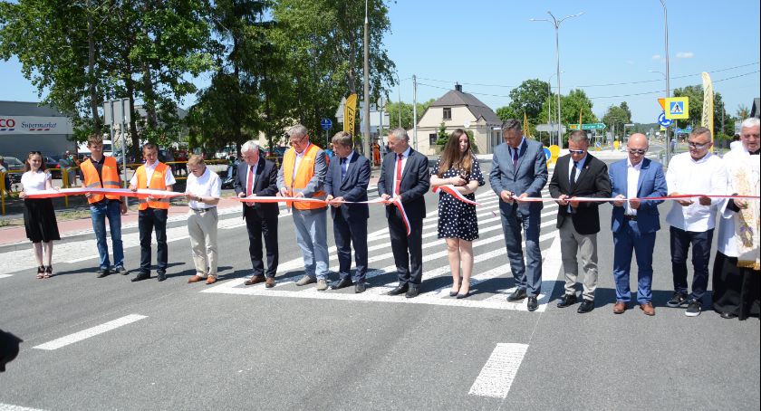 Na tą chwilę mieszkańcy gminy Suchedniów czekali od dawna. Rondo już otwarte 