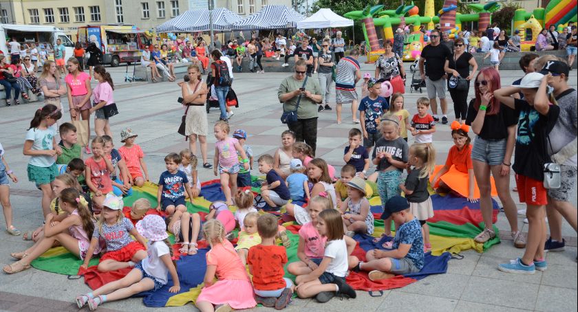 Kultura w plenerze. Na Placu Staffa było kolorowo i radośnie (zdjęcia)