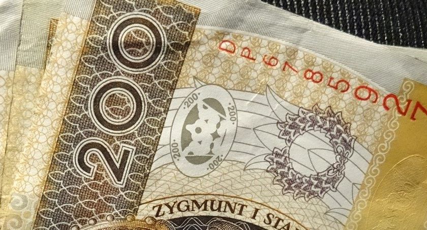 Łapówka dla skarżyskich policjantów. Teraz ma duży problem