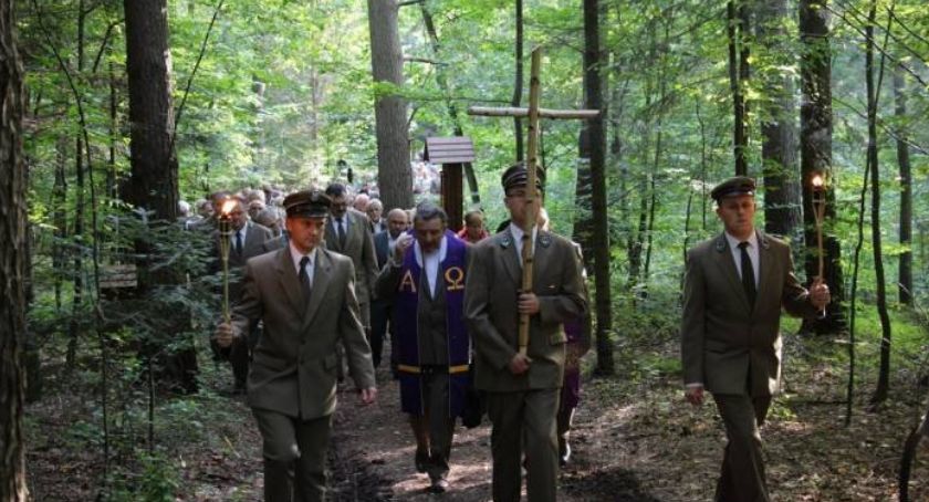Leśna Droga Krzyżowa w Michniowie