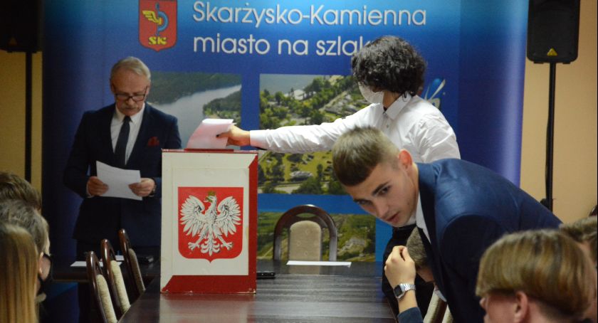 Młodzi radni złożyli ślubowanie i wybrali przewodniczącego