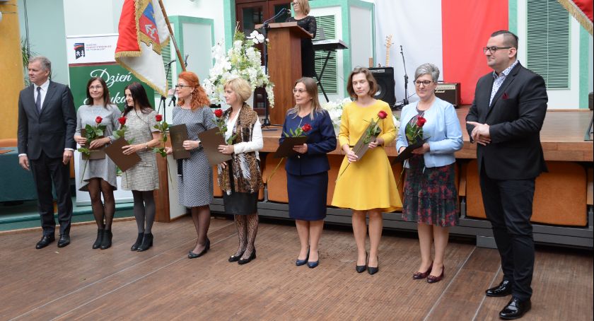 Otrzymali krzyże zasługi, medale i nagrody. Nauczyciele świętowali Dzień Edukacji Narodowej 