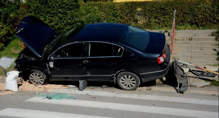 Skarpa, drzewo, rower, schody i nieszczęście gotowe. Nietypowy wypadek w Skarżysku