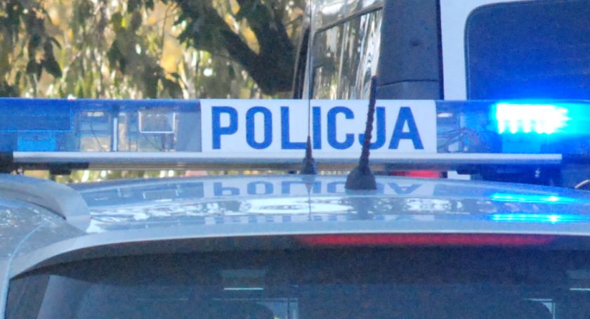 Napad na kobietę. Mieszkańcy powiatu skarżyskiego z kajdankami na rękach 
