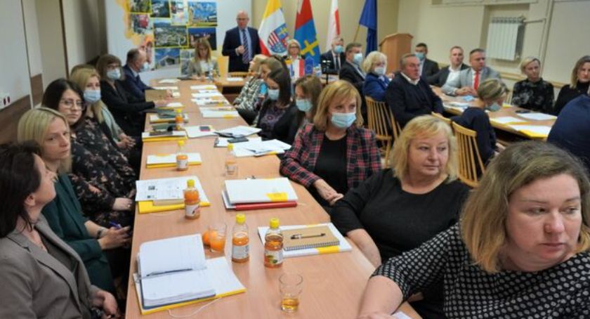 W Powiecie Skarżyskim odbyły się konsultacje społeczne programu regionalnego na lata 2021-2027