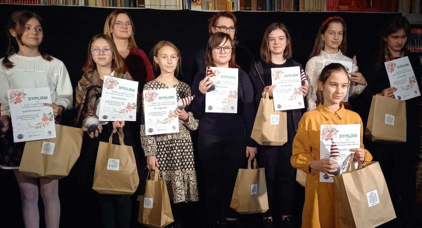 Turniej Recytatorski Świętokrzyskiej Poezji Ludowej. Brawo KUŹNICA!
