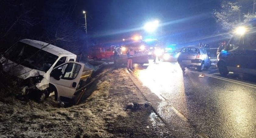 Śmiertelny wypadek na trasie Skarżysko-Kam. - Starachowice. Nie żyje kierowca samochodu osobowego