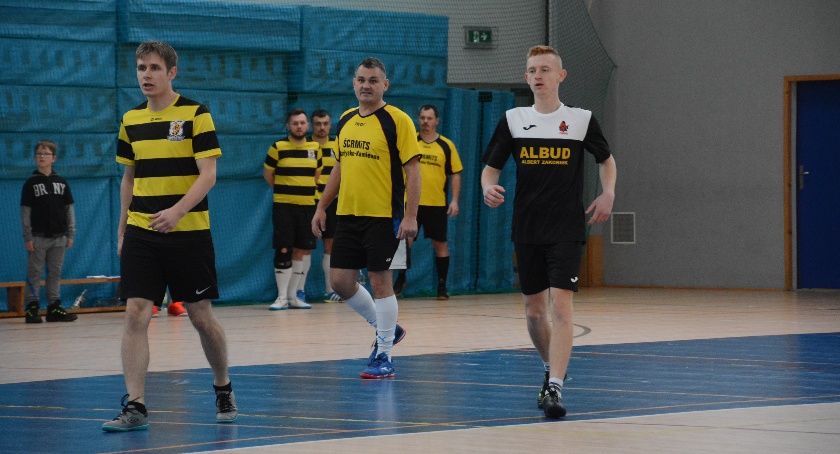 Ruszyły rozgrywki na hali. Grad bramek na inaugurację rozgrywek 