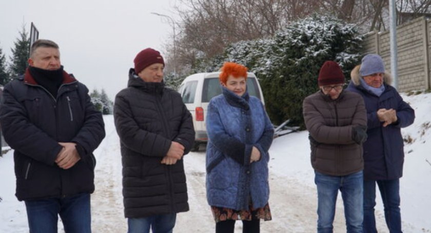 Powiat oddał do użytku przebudowaną drogę w Występie