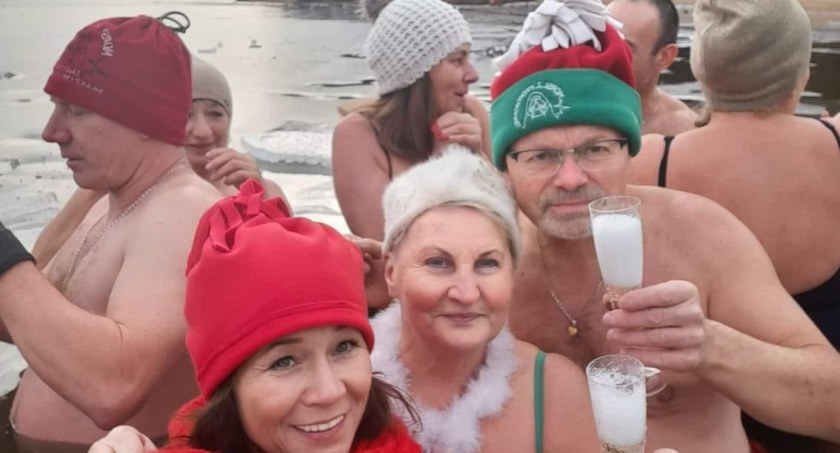 Noworoczna kąpiel Morsów z Madagaskaru 