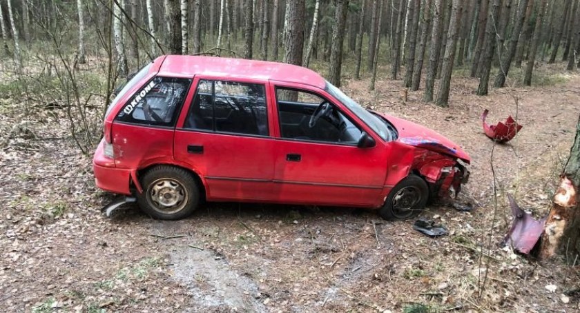 Policyjny pościg na terenie powiatu skarżyskiego. Porzucił samochód i uciekł