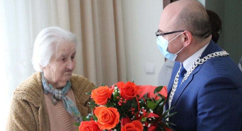 Suchedniów.  Sto lat pani Marii Włodarczyk ! 