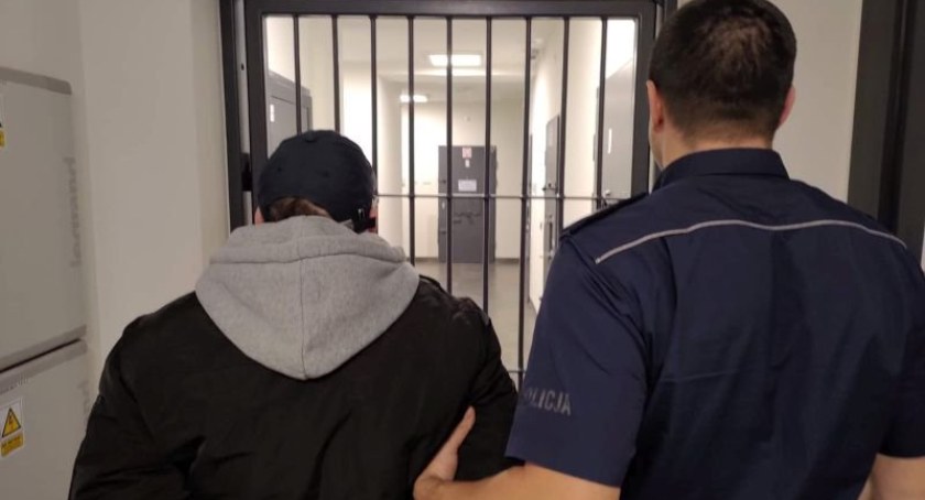 Właściciel skarżyskiego biura podróży trafił za kraty. Mieli nadzieję na wyjazdy zagraniczne i nie tylko 