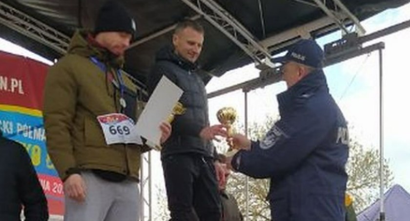Policjant z powiatu skarżyskiego z kolejnym sukcesem. Kamil Czarnecki na podium 