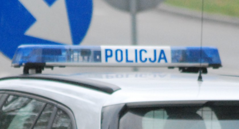Wandal na parkingu w Skarżysku-Kam. Na jaką kwotę oszacowano wartość strat?