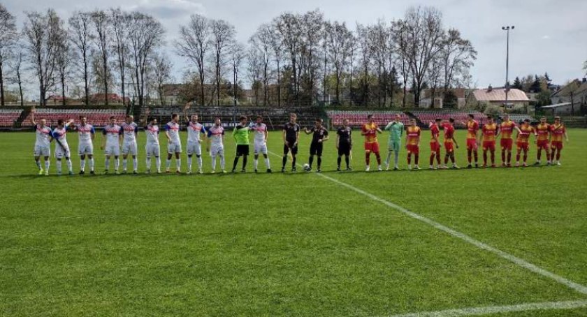 Hummel IV liga. Granat zagrał z wiceliderem z Kielc. Jak zakończył się ta potyczka ? 