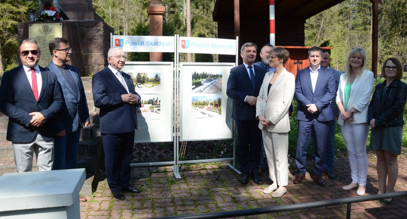 Powiat skarżyski otrzymał środki na modernizację zbiorowej mogiły na Brzasku 