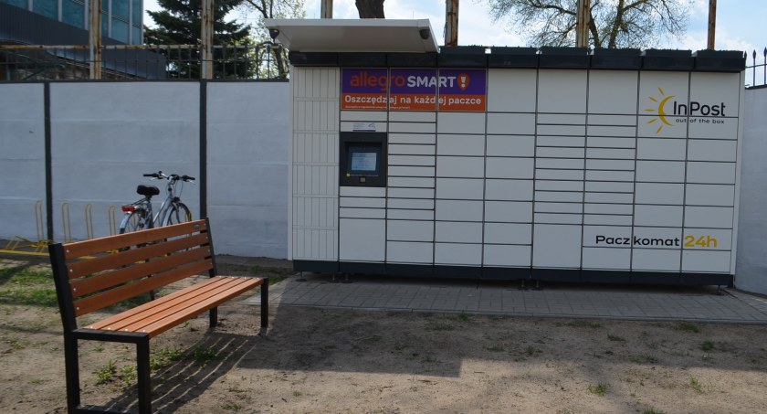Pierwszy ekologiczny paczkomat w Polsce stanął w Skarżysku 