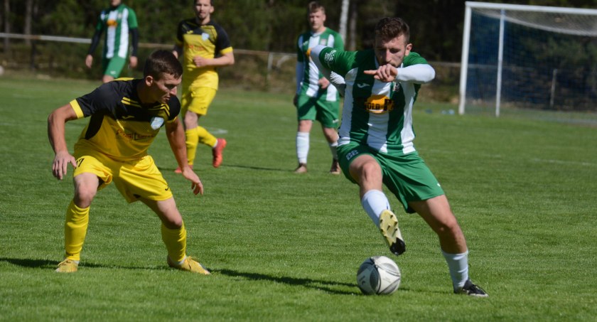 Hummel IV liga. Przegrywali 0:1, losy spotkania odwrócili  w drugiej połowie 
