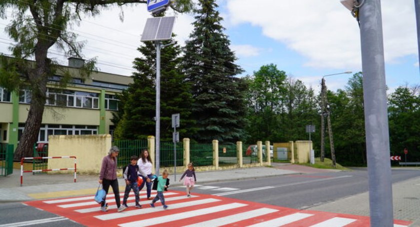 W gminach Bliżyn i Skarżysko Kościelne - bardziej bezpieczne przejścia dla pieszych