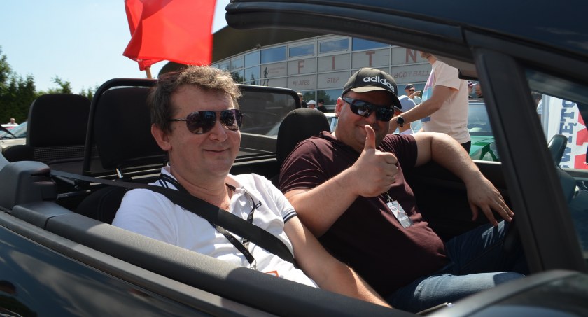 Ulicami Skarżyska przejechała parada aut amerykańskich i kabrioletów 