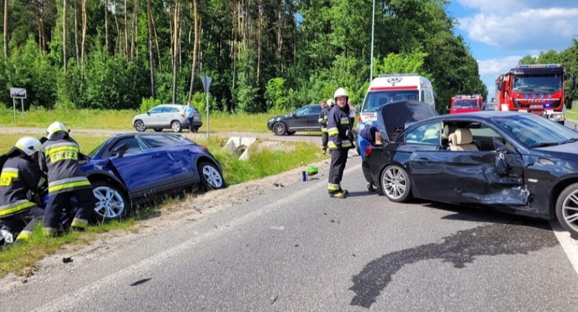 Kolizja na ul. Konarskiego i Krakowskiej w Skarżysku-Kam. Dwa auta 