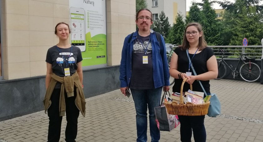 Skarżyscy bibliotekarze rozdawali książki na wakacje 