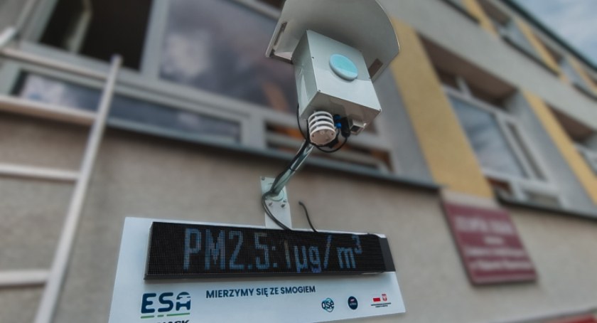 Czujniki smogu dla trzech szkół z powiatu skarżyskiego