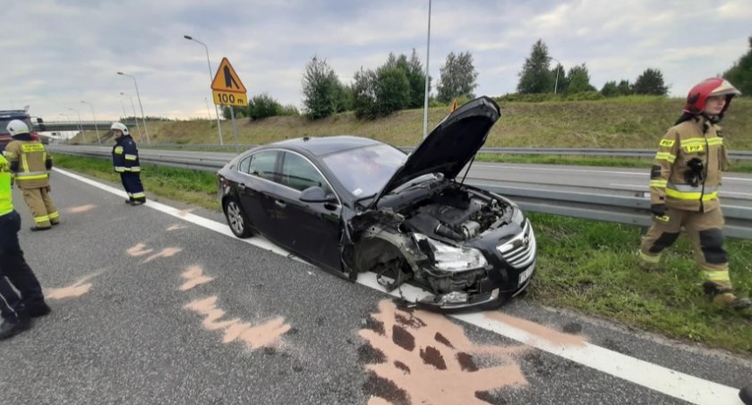 Zderzenie trzech samochodów w Zaleziance. Bo chciał ominąć psa...