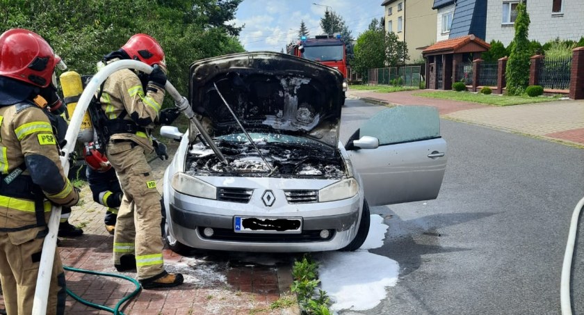 Pechowy czwartek na drogach powiatu skarżyskiego. Pożar i kolizja
