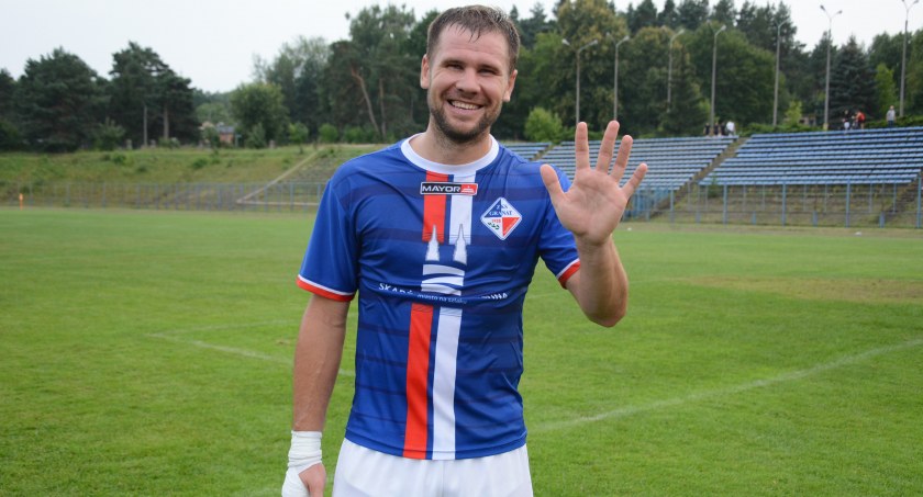 Hummel IV liga. Bartosz Sot razy pięć. Granat nie zwalnia tempa  