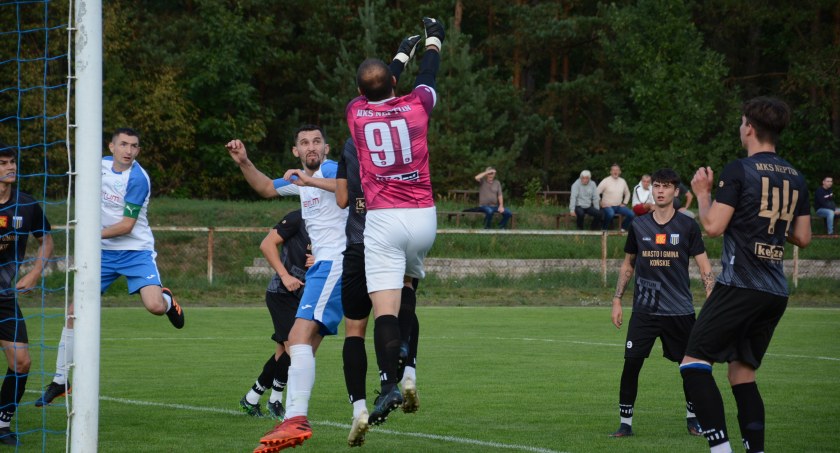 Hummel IV liga. Niespodzianka w Suchedniowie. Pierwszy punkt Orłów