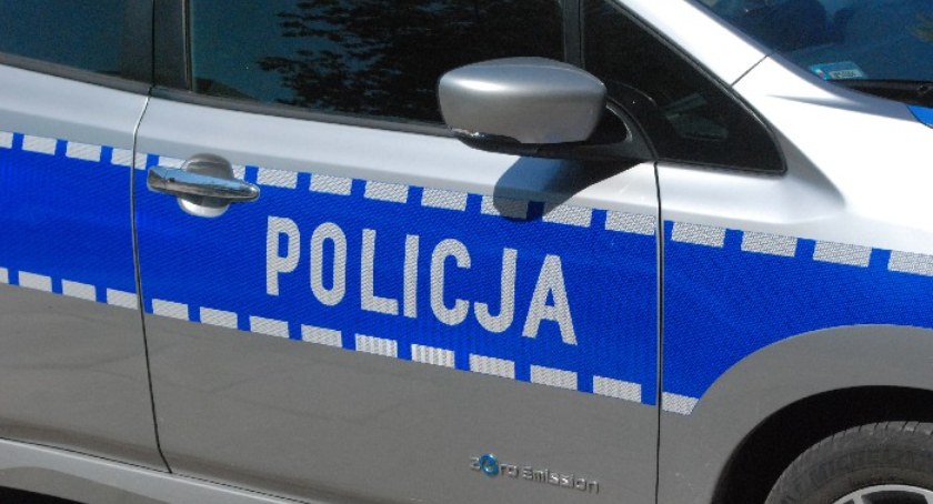 Ucieczka przed policją. Rozbił cudze i swoje auto