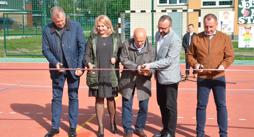 Skarżysko. Jedynka wreszcie ma nowoczesne boisko 