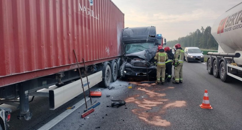 Wypadek w Skarżysku-Kam. Pas ruchu w kierunku Warszawy zablokowany