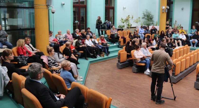 Debata i ulotka. Żeby seniorzy byli bezpieczni