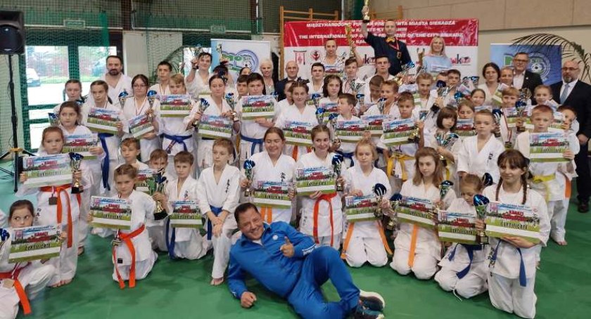Skarżyscy karatecy wrócili z Sieradza z medalami