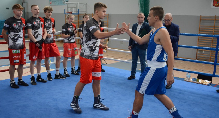 Boks. Świętokrzyskie kontra Podkarpackie. Rywalizowali o puchar prezydenta 