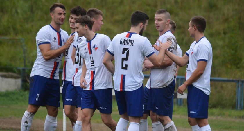 Hummel IV liga. Festiwal bramek na Rejowie 